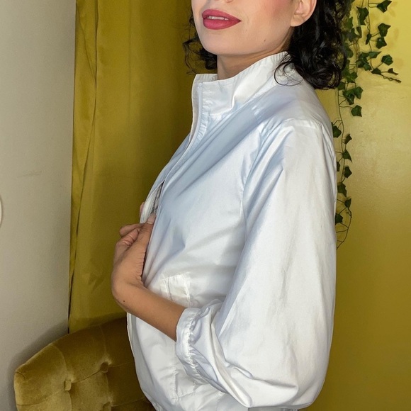 Banana Republic Light Windbreaker jacket in white - Picture 5 of 5